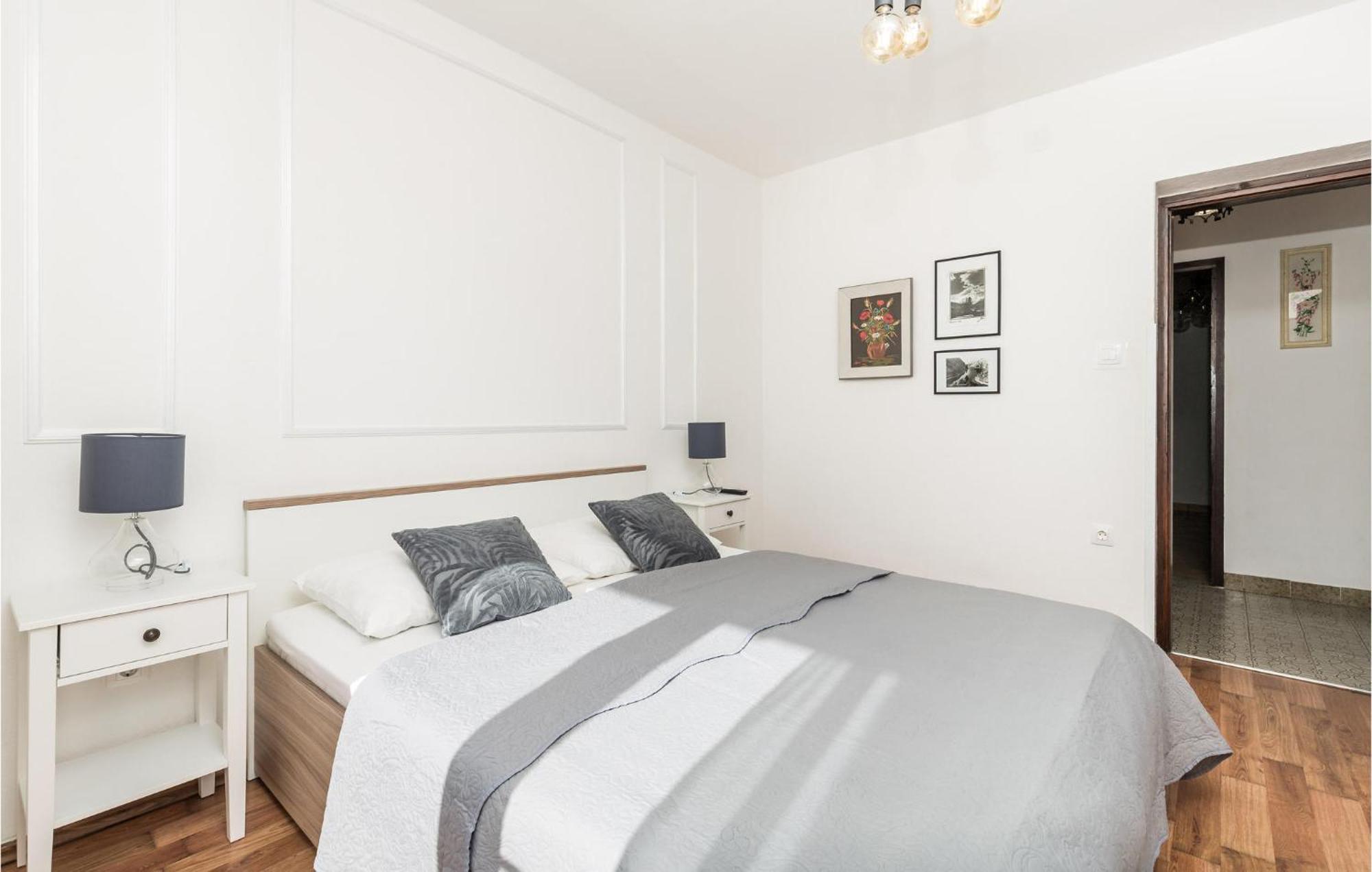 4 Bedroom Awesome Apartment In Свети-Юрай Экстерьер фото