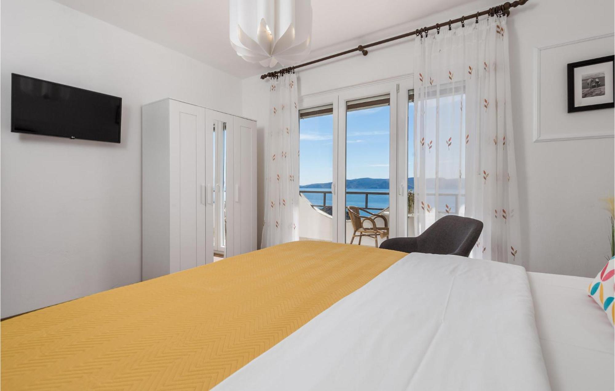 4 Bedroom Awesome Apartment In Свети-Юрай Экстерьер фото