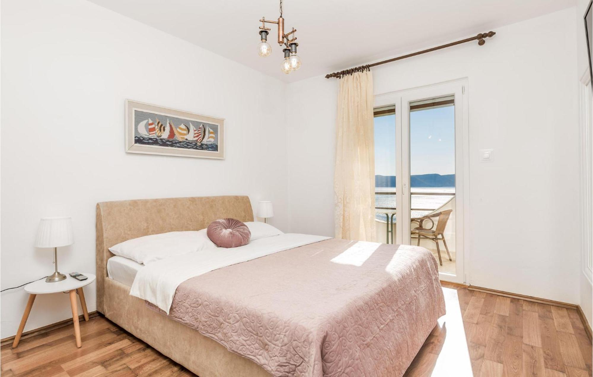 4 Bedroom Awesome Apartment In Свети-Юрай Экстерьер фото