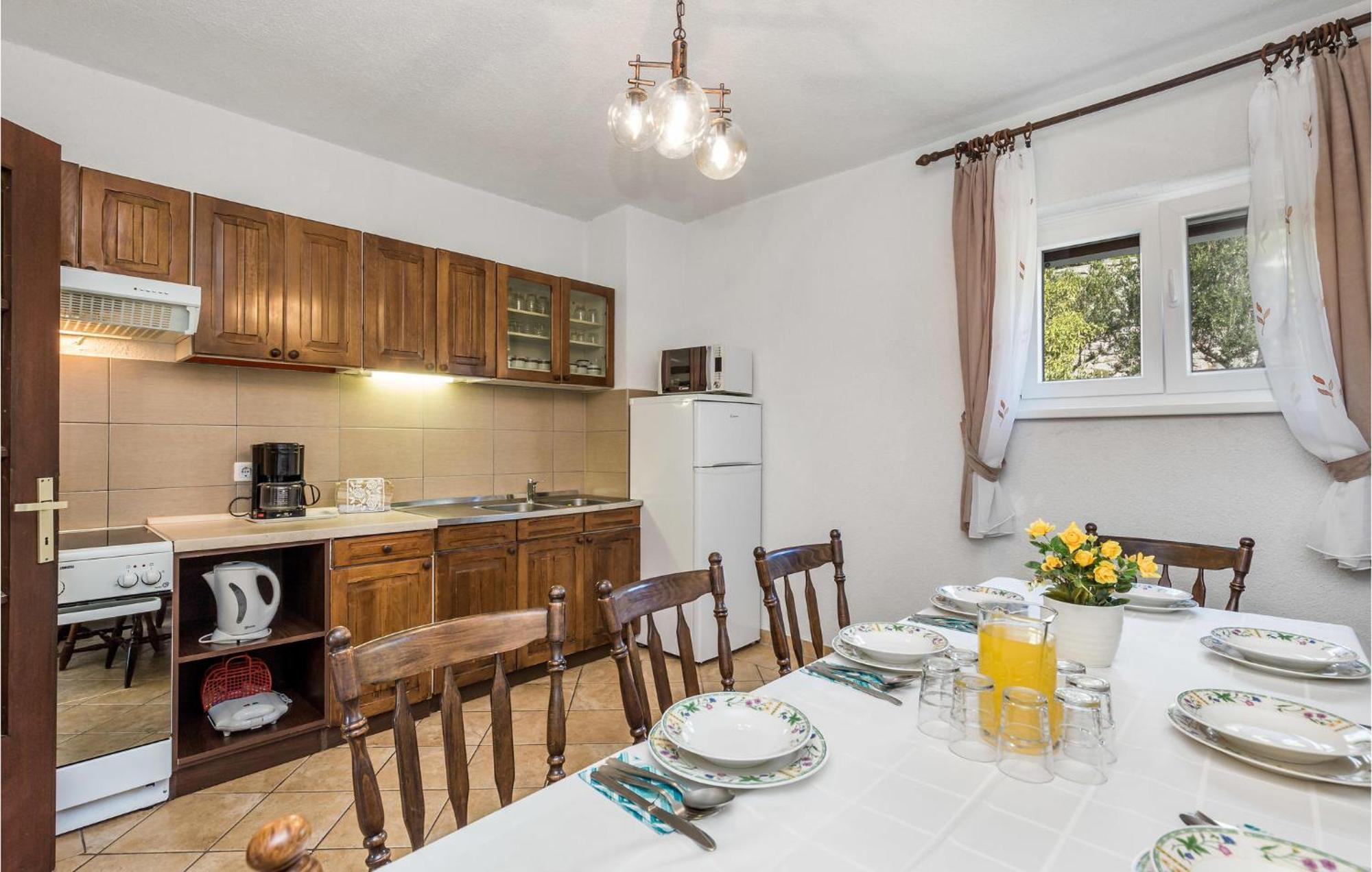 4 Bedroom Awesome Apartment In Свети-Юрай Экстерьер фото